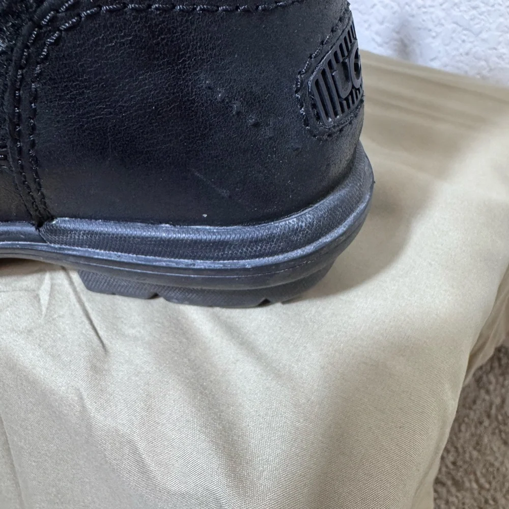 UGG Women's/Girls Hapsburg Laces & Zipper Black Leather Boots - Size 5.5